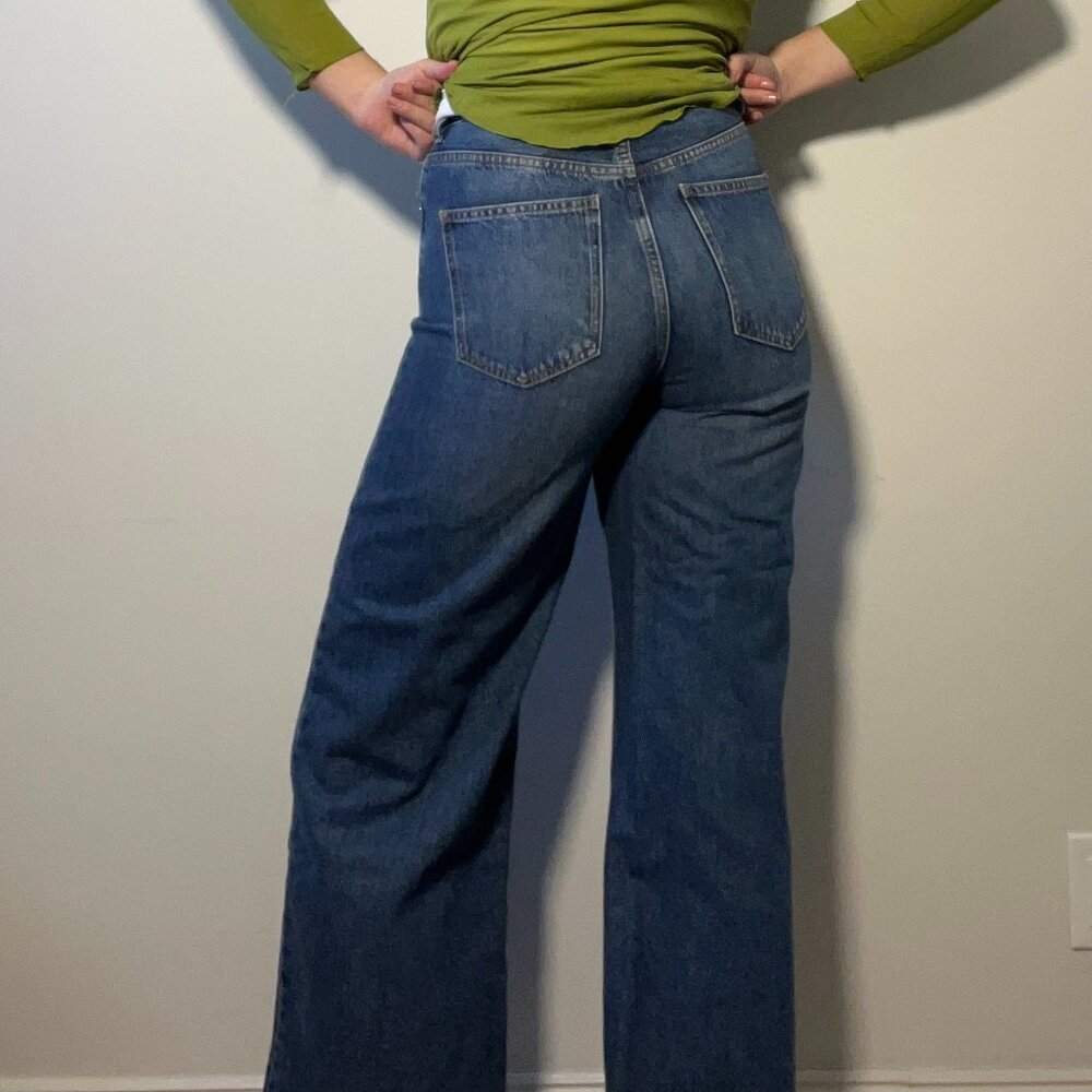 Levi’s Bell-Bottom Jeans – Vintage-Inspired & Flattering